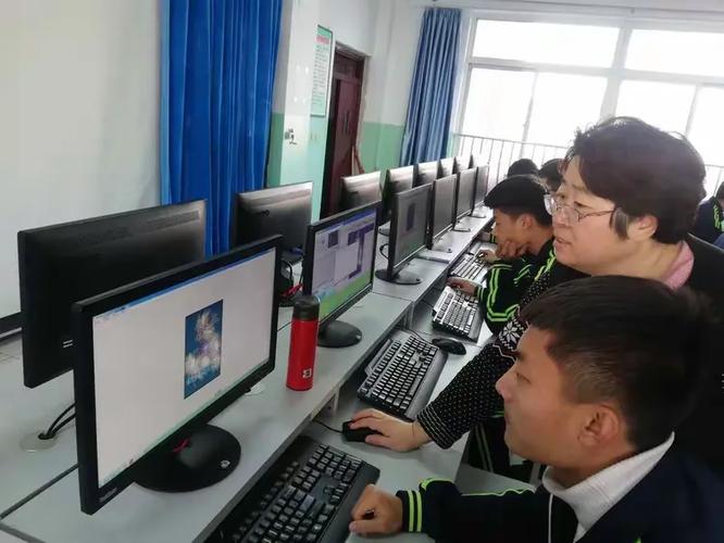 展职教风貌 以技能添彩——记大同二职中计算机应用专业新年展示活动之计算机图文制作